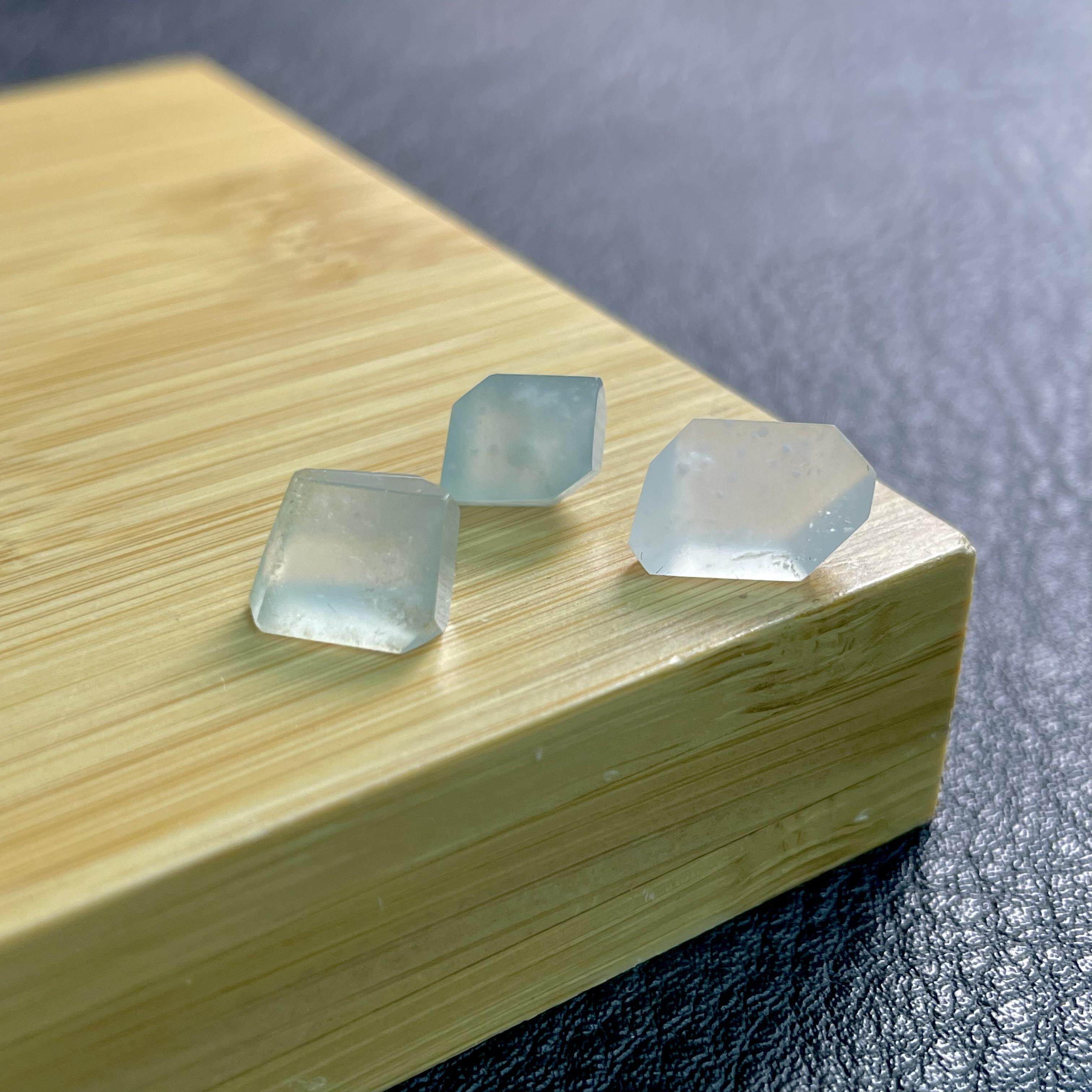 缅甸天然翡翠A货精品木那料玻璃种翡翠雪花棉随形戒面镶嵌件裸石