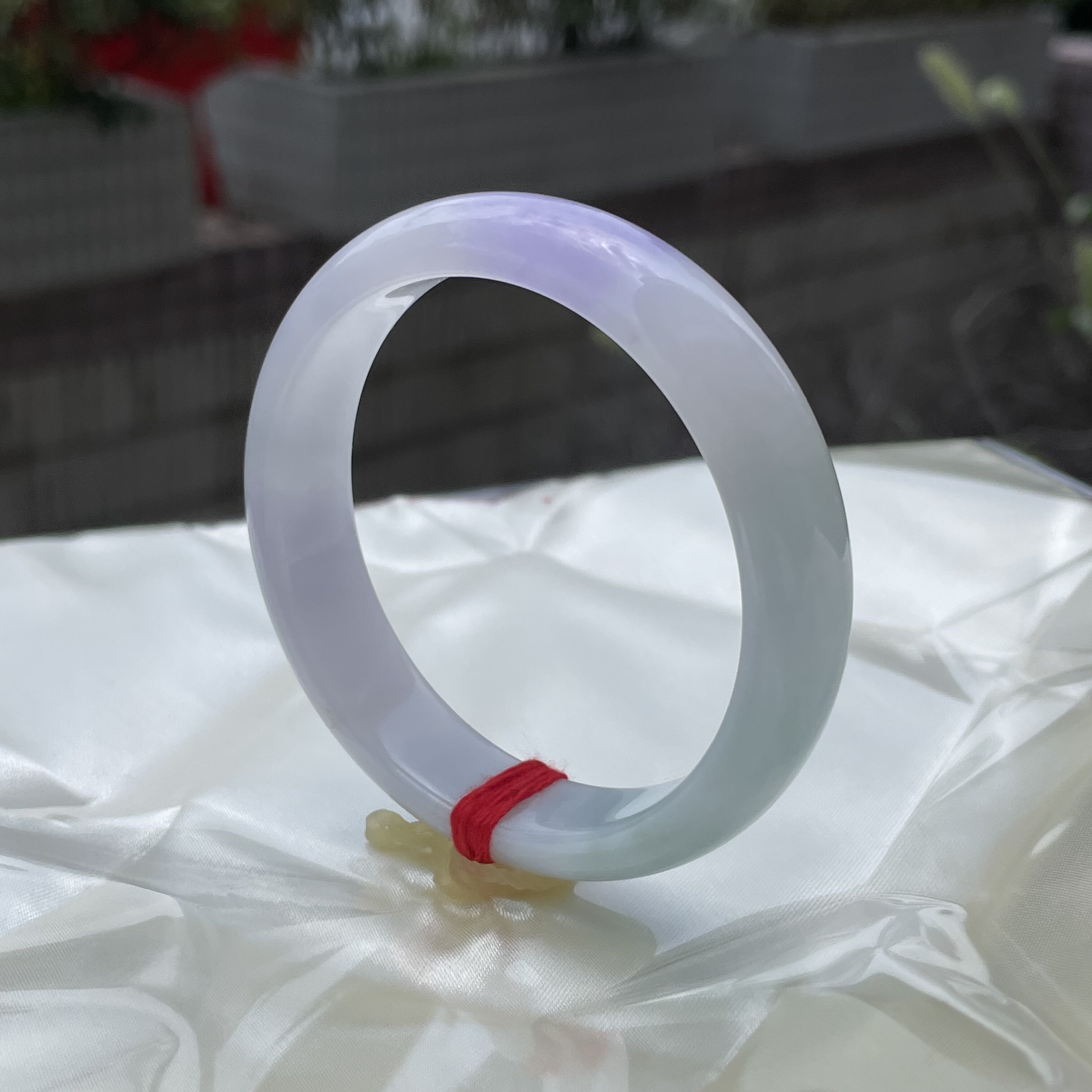 缅甸天然翡翠A货细糯种白底一抹紫玉石正圈55手镯