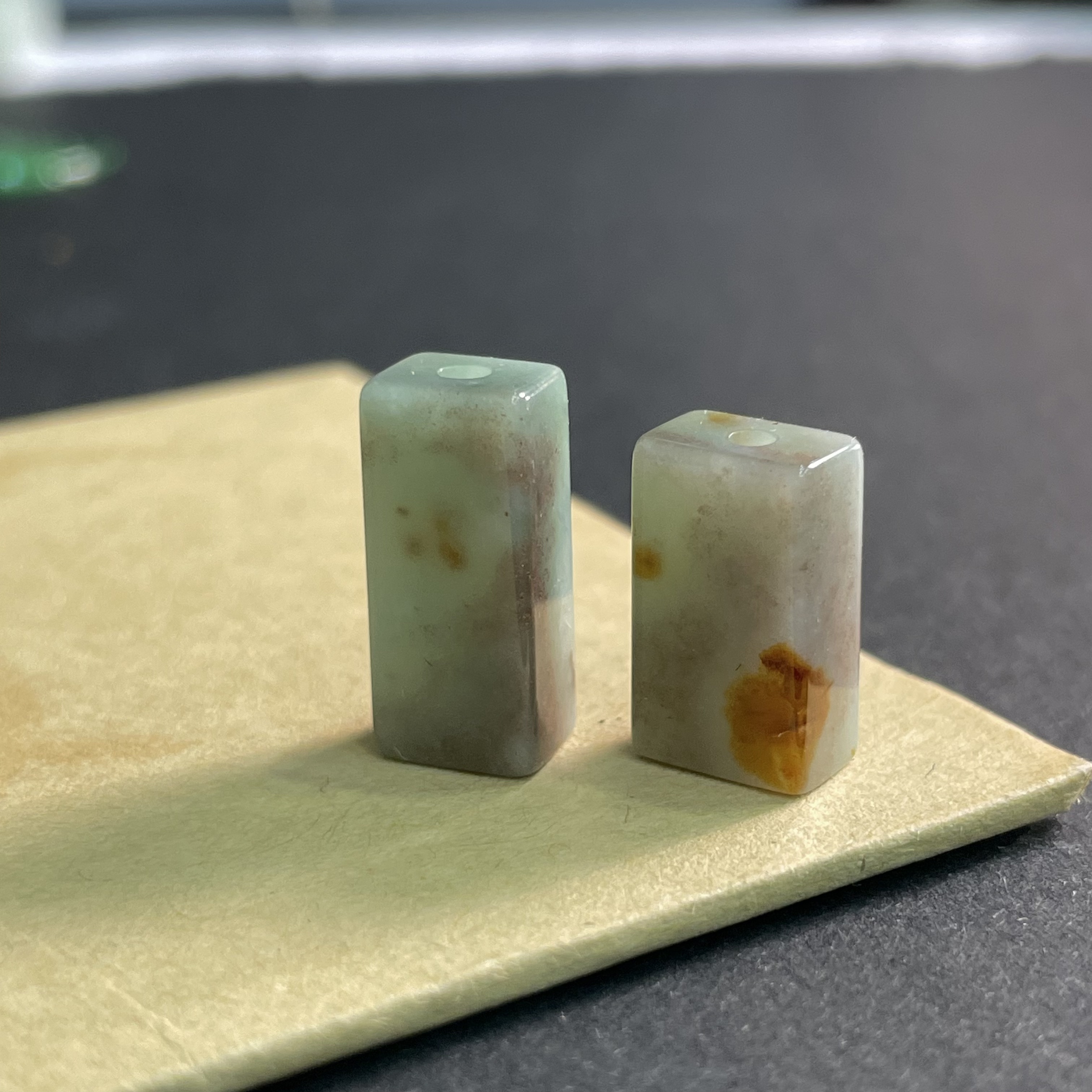 缅甸天然翡翠A货细糯种方形桶珠