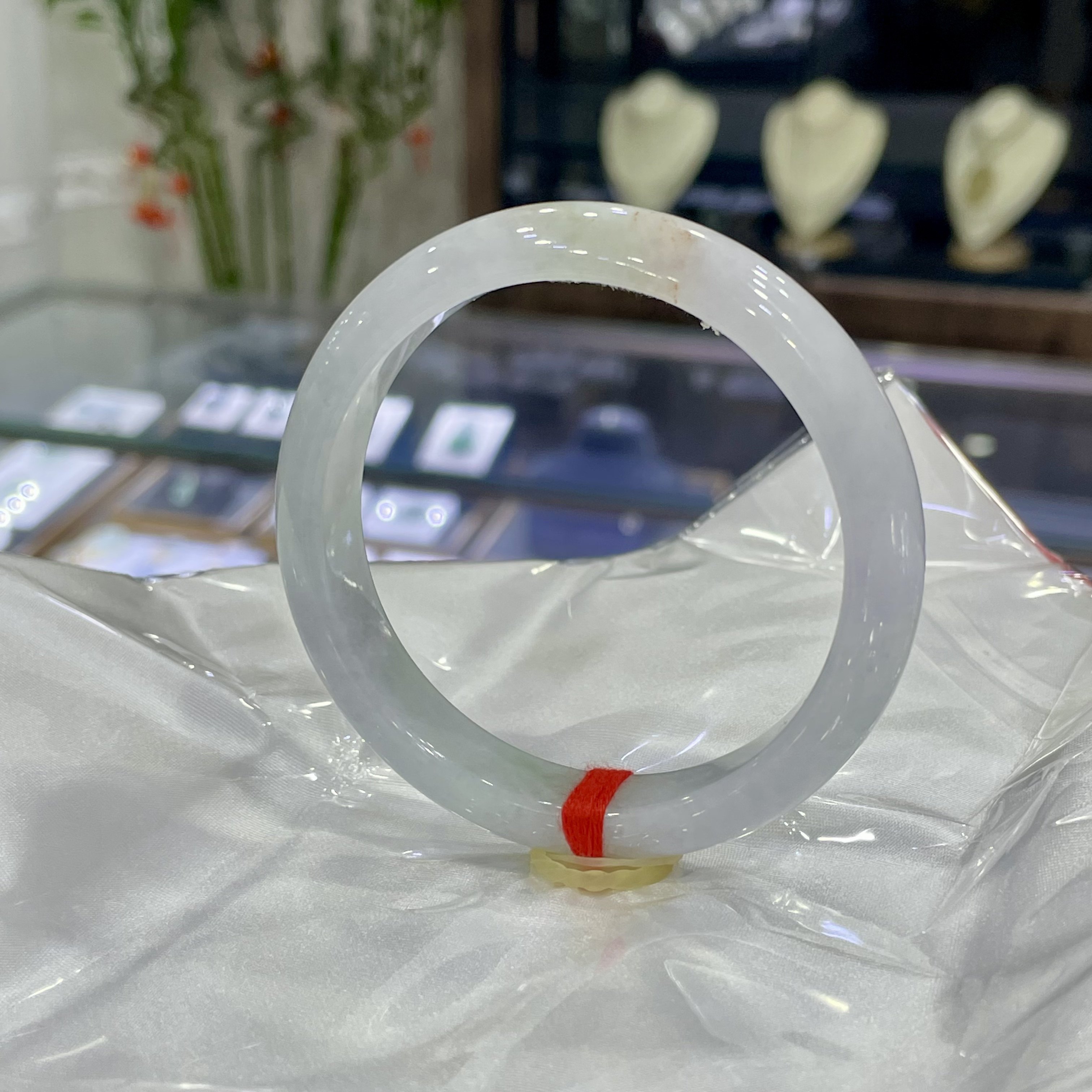 缅甸天然翡翠A货细糯种淡淡春彩撒金撒桂花翡翠56正圈精致手镯玉