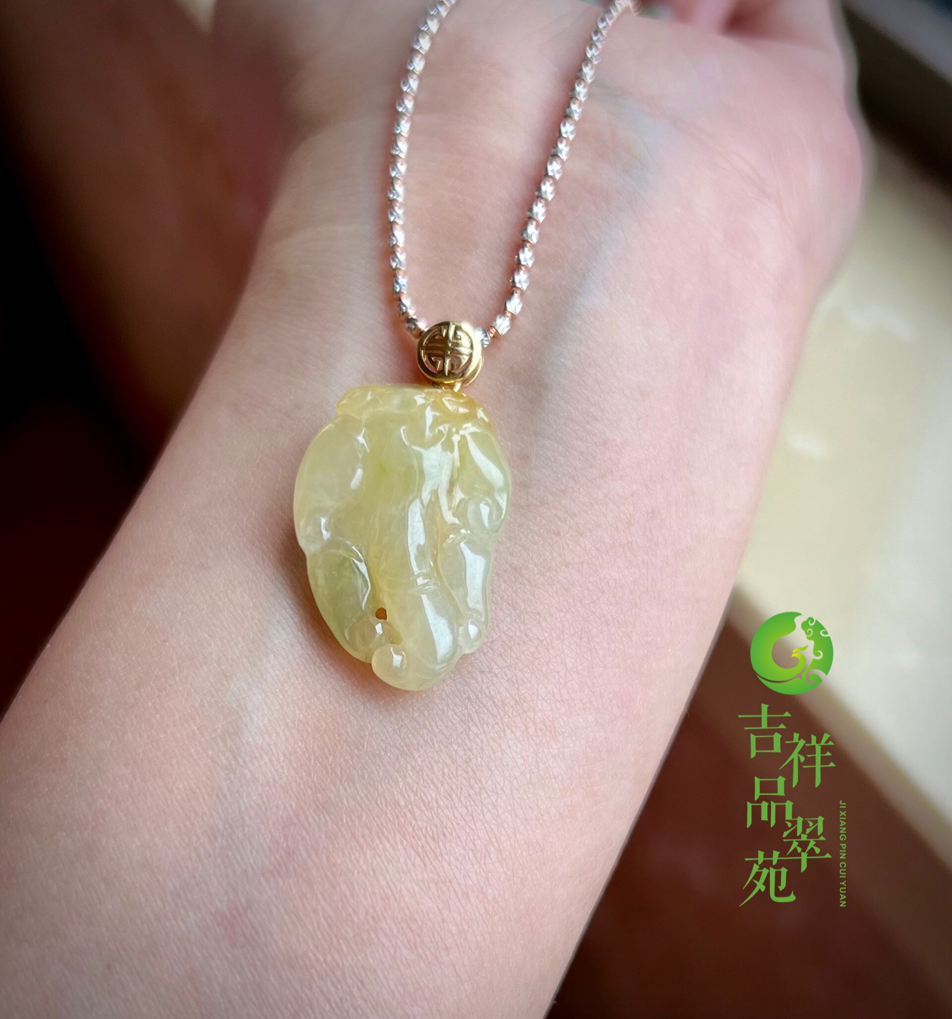 吉祥苑缅甸翡翠a货18k蜜蜡金吊坠