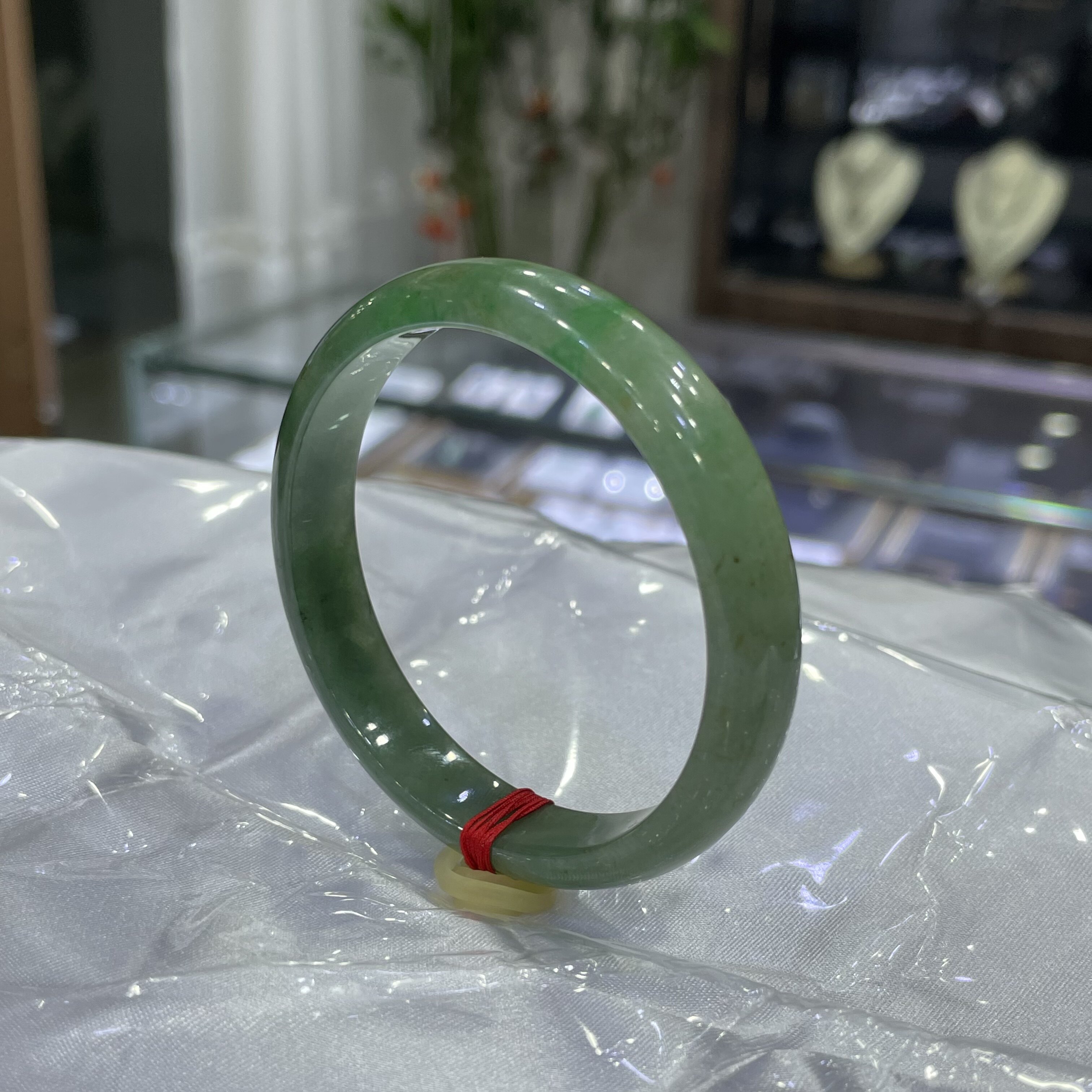 缅甸天然翡翠A货冰种绿翡翠手镯