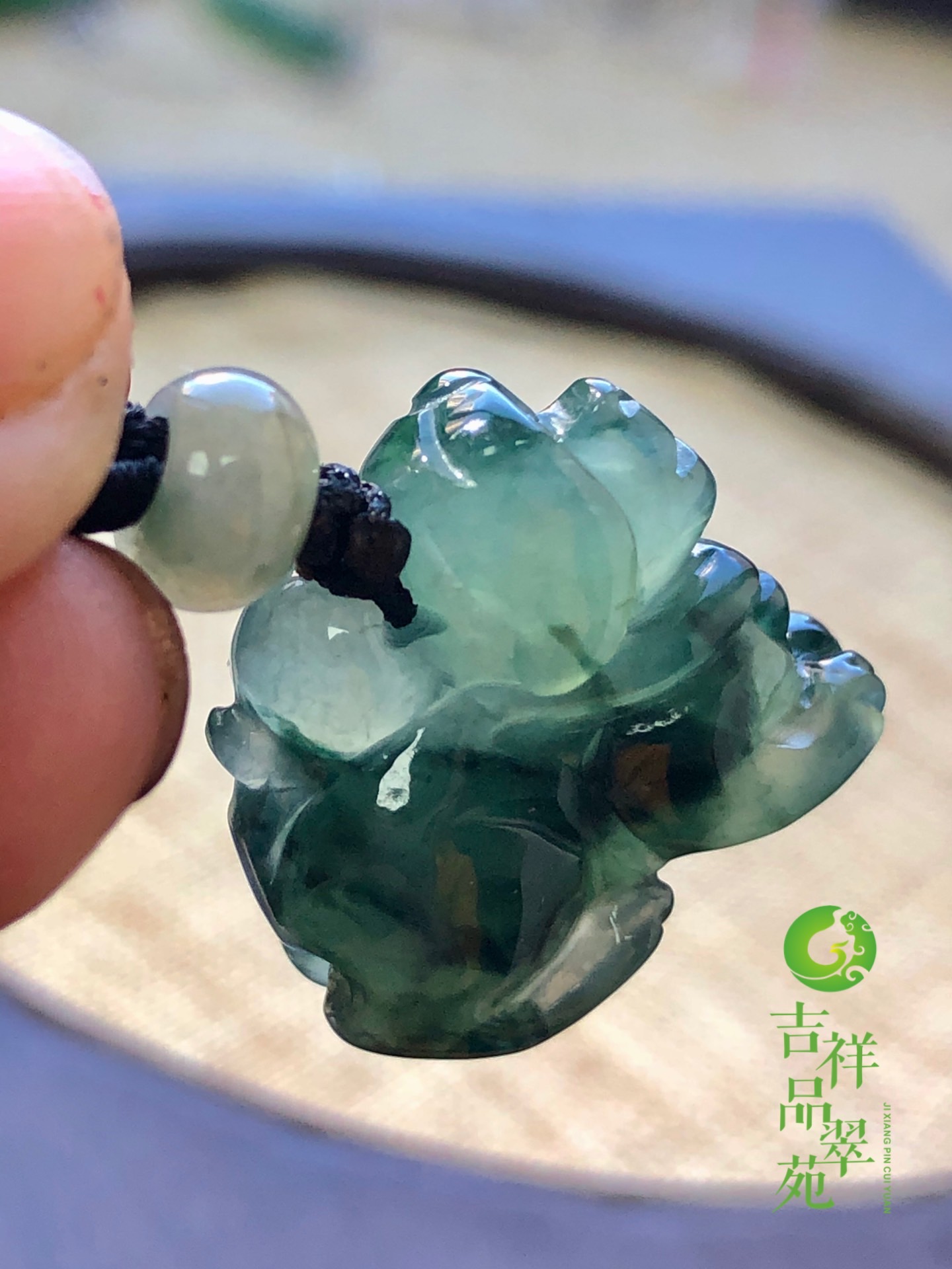 吉祥苑飘蓝花挂件十二带证书玉石