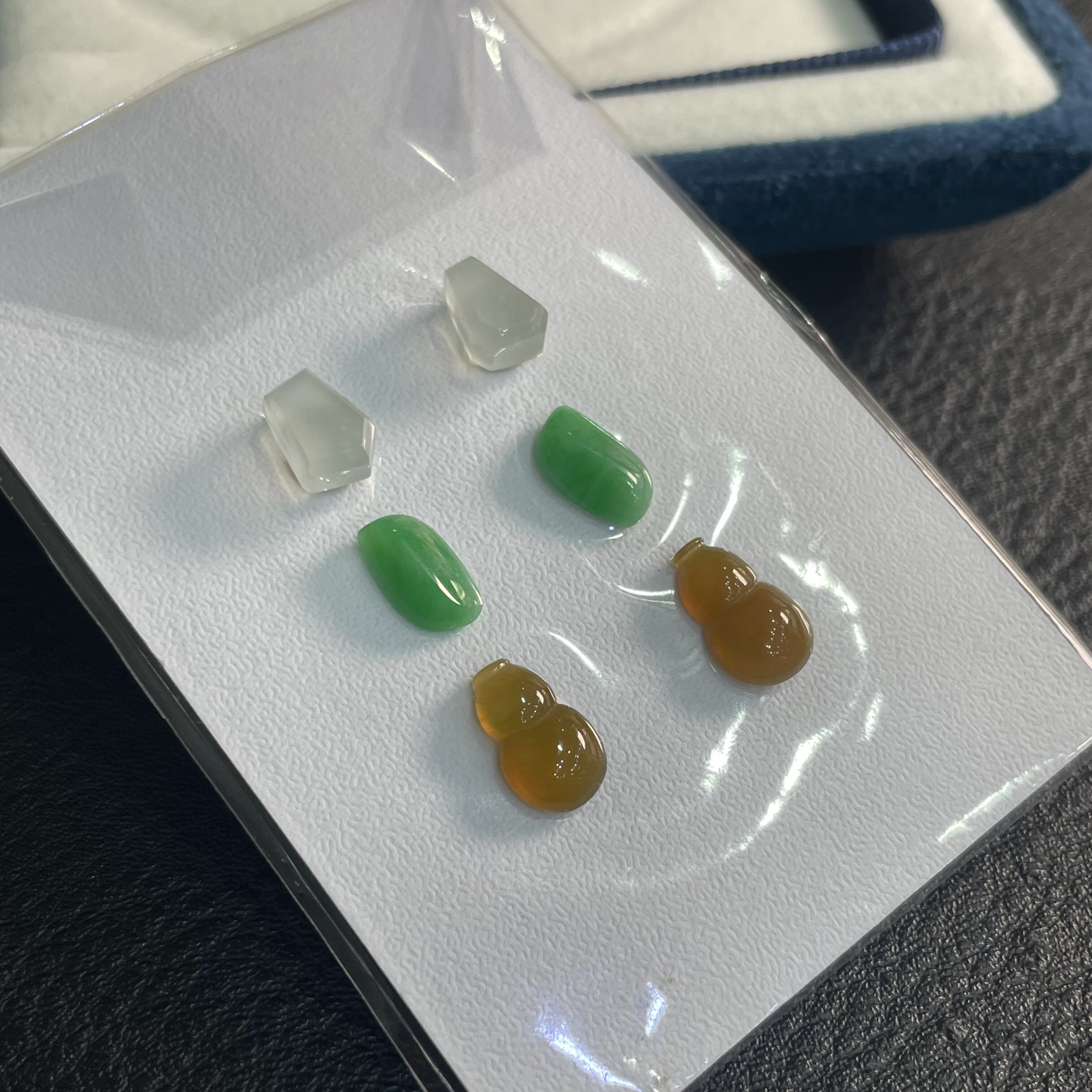 缅甸A货冰种翡翠葫芦耳坠镶嵌
