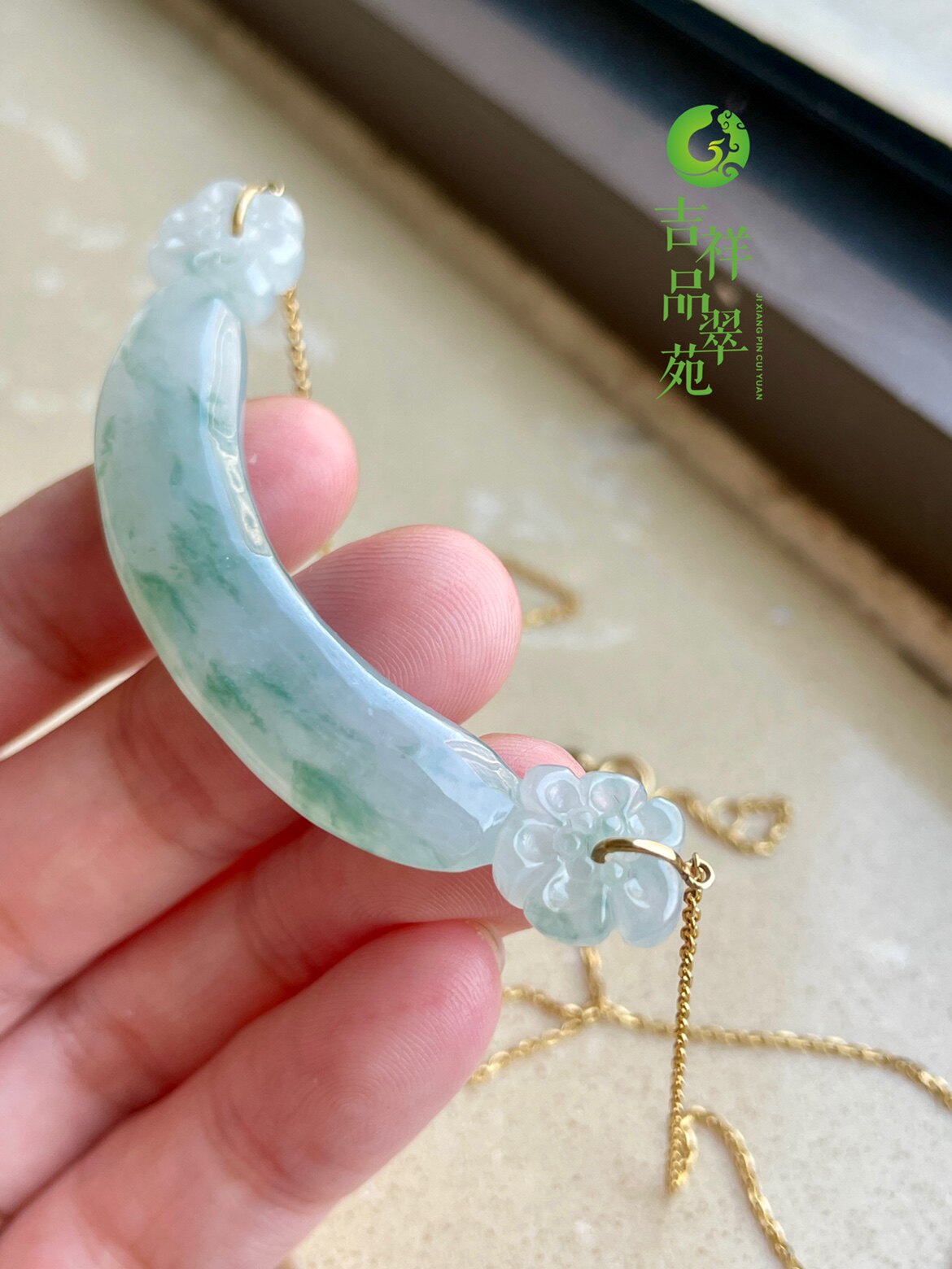 冰种飘绿花笑脸18K金镶嵌项链