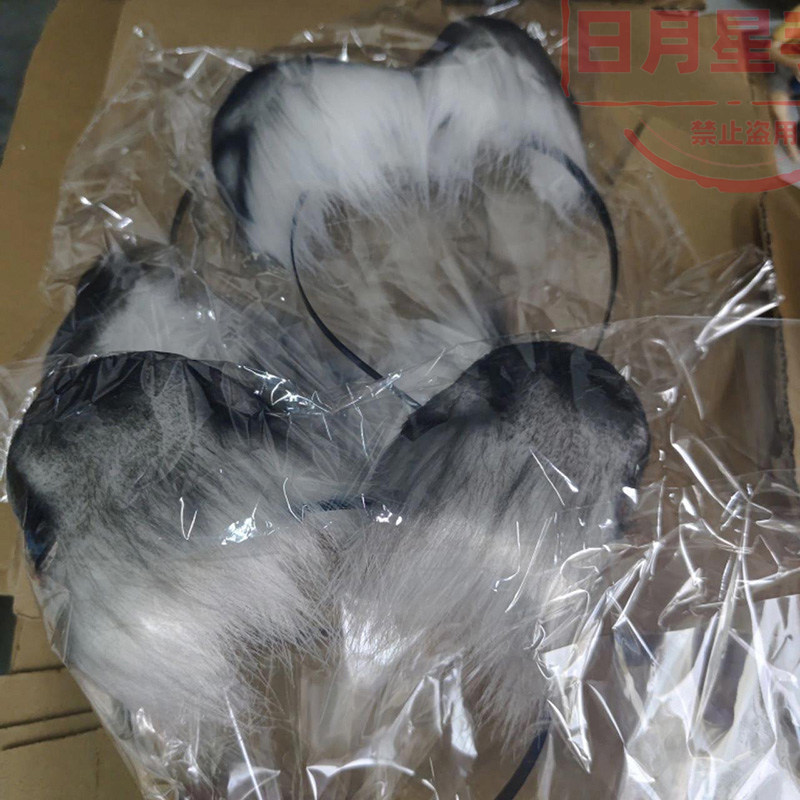 初雪cos明日方舟雪豹耳朵尾巴