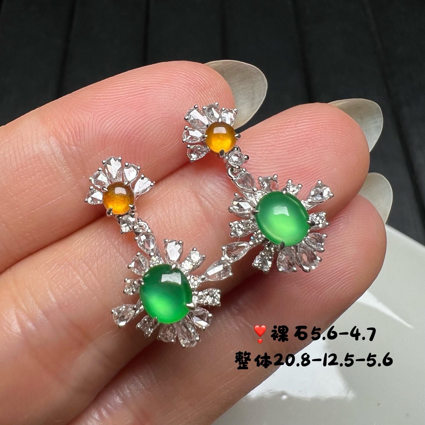 18k金满钻石镶嵌高冰种阳绿起光翡翠蛋面耳坠耳环天然缅甸A货