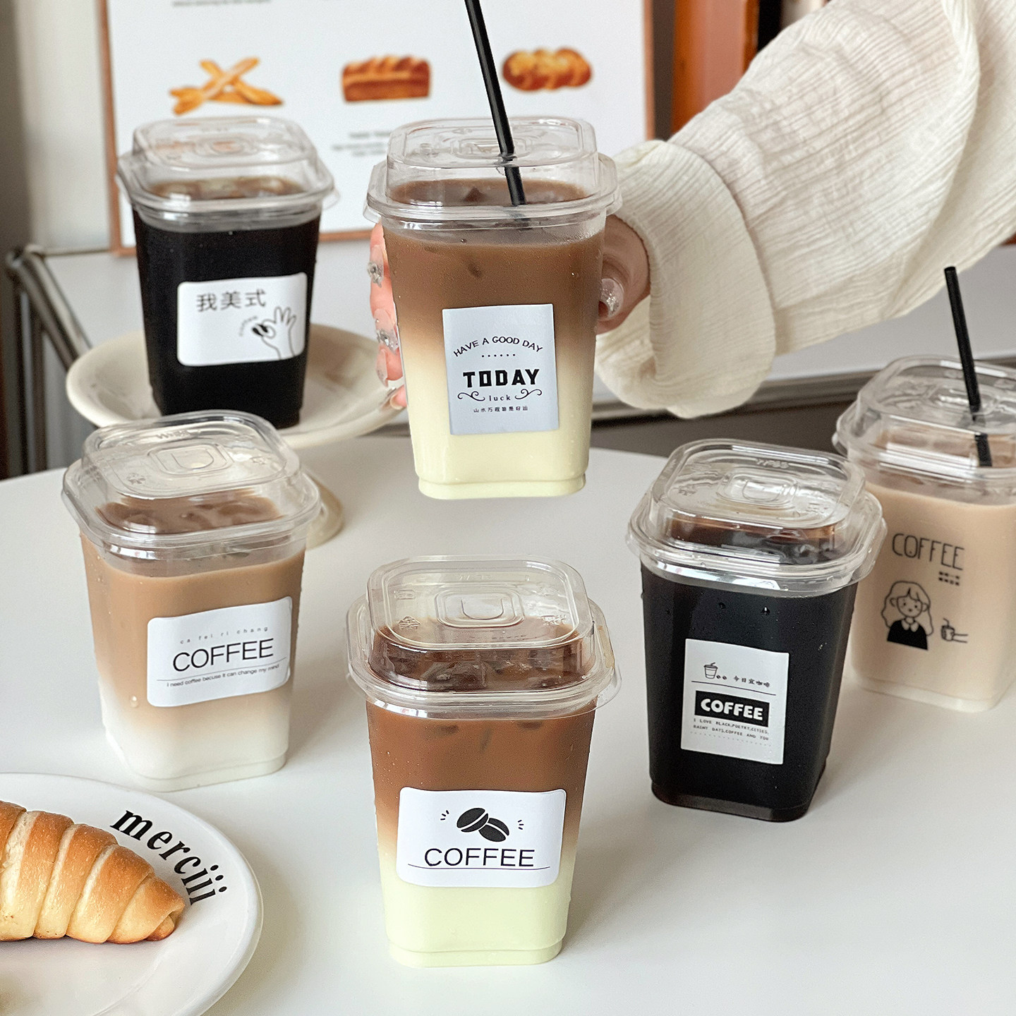 一次性咖啡杯子奶茶店专用商带盖食品级冷饮料的外出携带塑料果汁