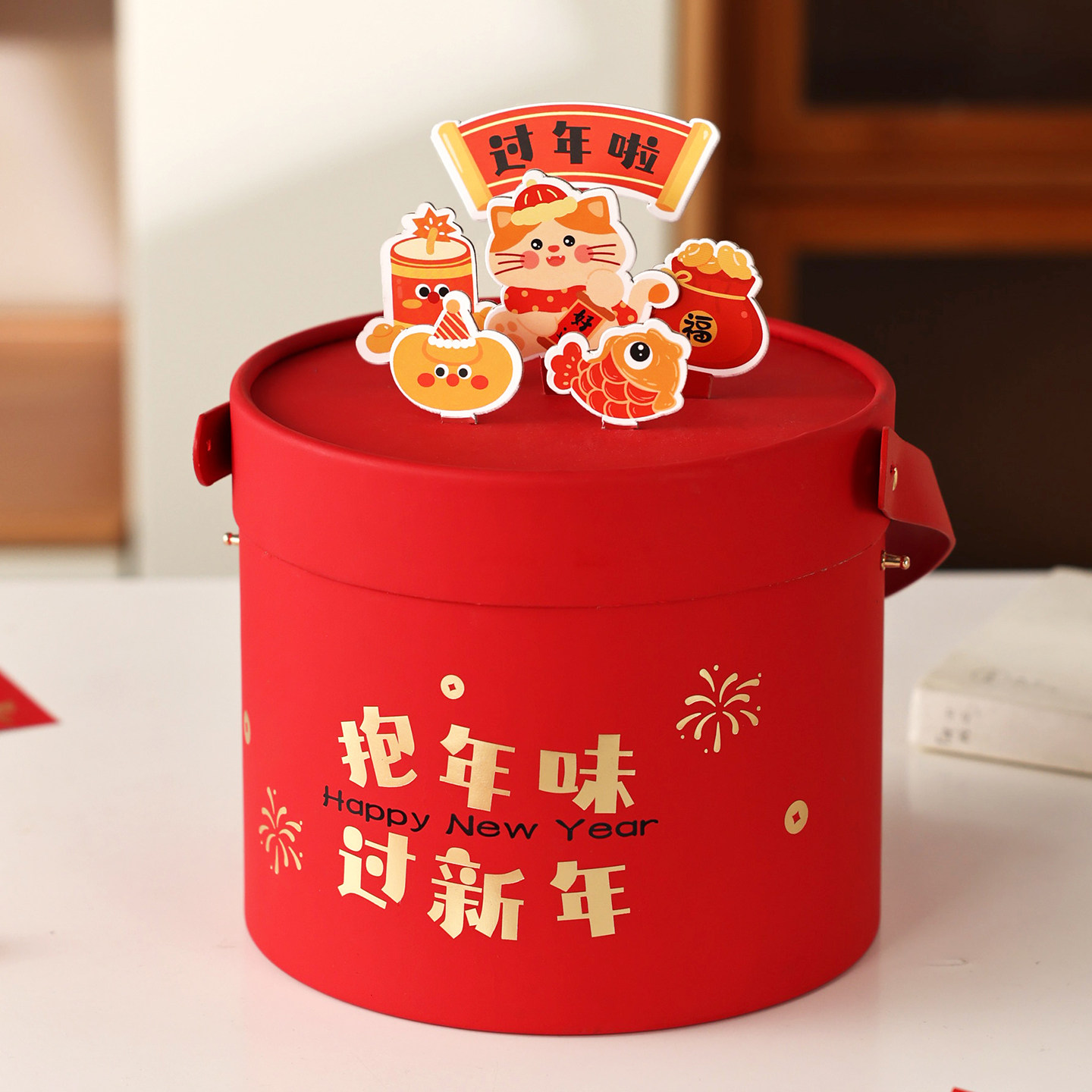 新年礼盒包装年货抱抱桶礼品物食马年空盒子糖果饼干春节红圆2026