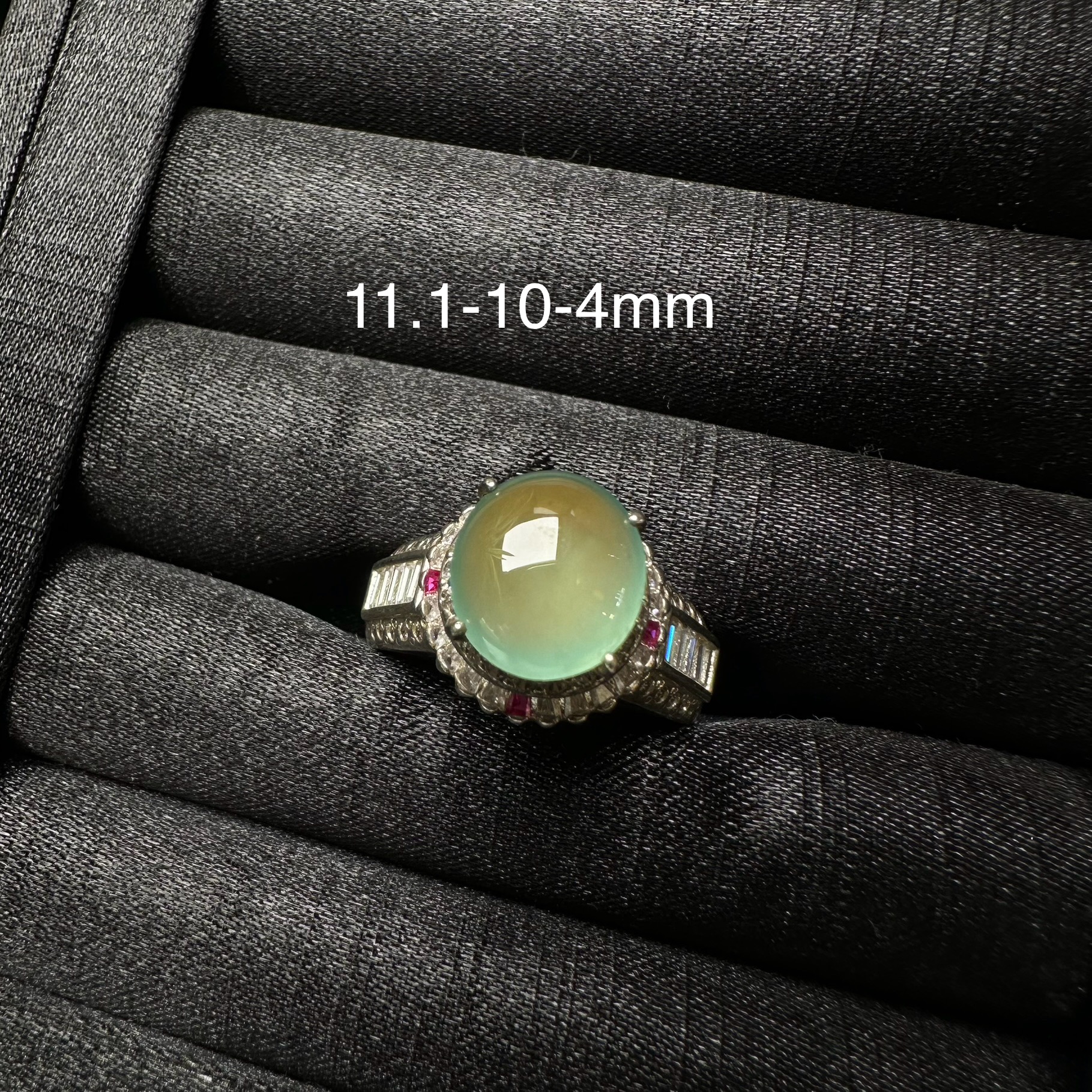 天然A货翡翠冰种蛋面戒指