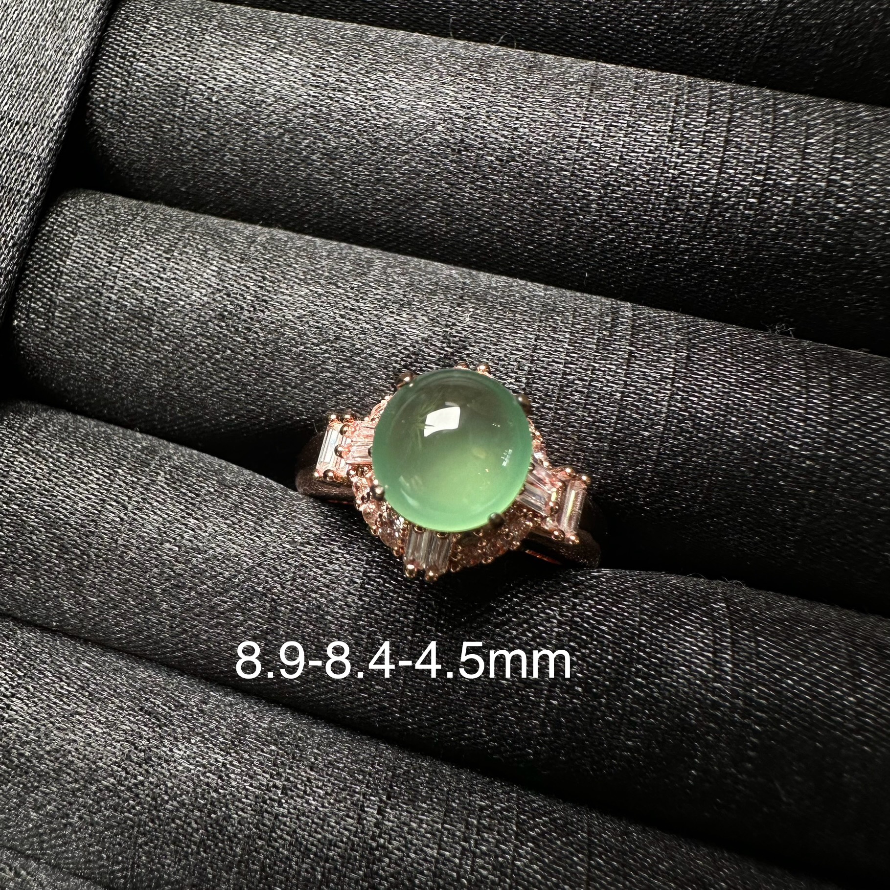 天然A货翡翠冰种蛋面戒指