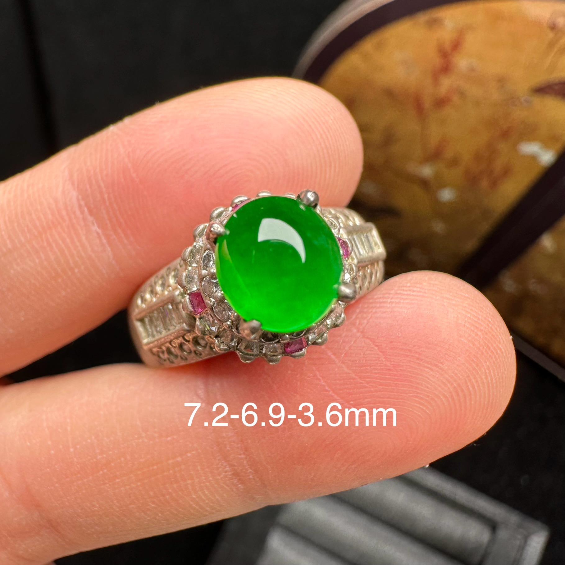 天然A货翡翠冰种阳绿戒指