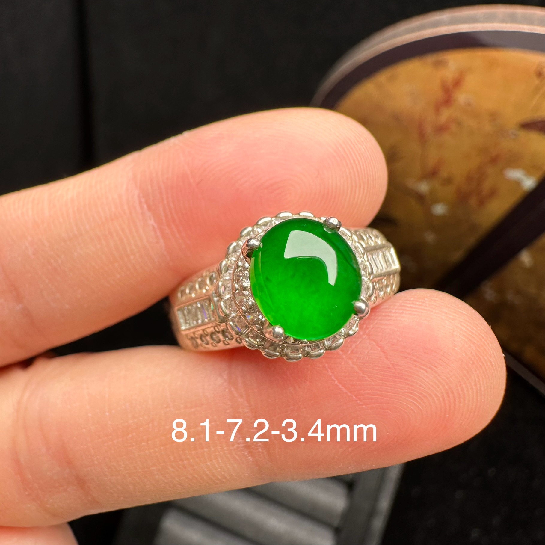 天然A货翡翠冰种阳绿蛋面戒指