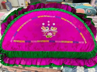 韩国进口缎面饺子枕沙发靠枕半月形绣花鸳鸯抱枕