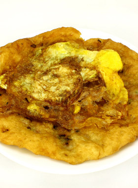 传统小吃葱油鸡蛋大饼