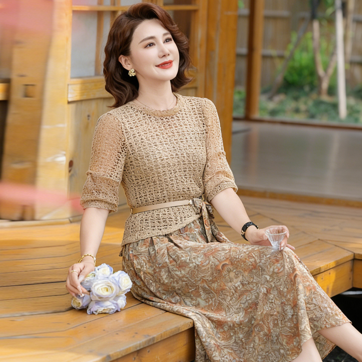 两件蕾丝拼接碎花妈妈连衣裙