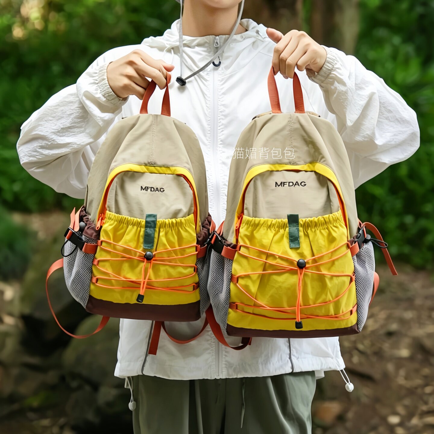 户外运动双肩包男女登山包大容量轻便多功能休闲背包尼龙学生书包