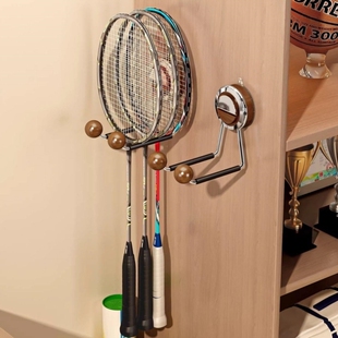 羽毛球拍收纳层架壁挂墙上球馆吸盘挂钩拍子展示神器网球拍放置架