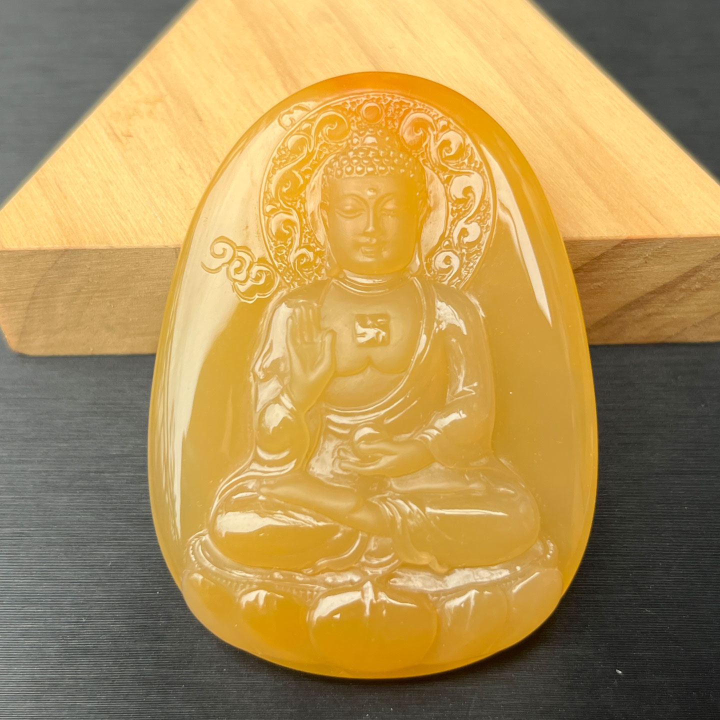 纯天然黄龙玉大日如来佛祖吊坠料好工细保佑平安送人自留都可以