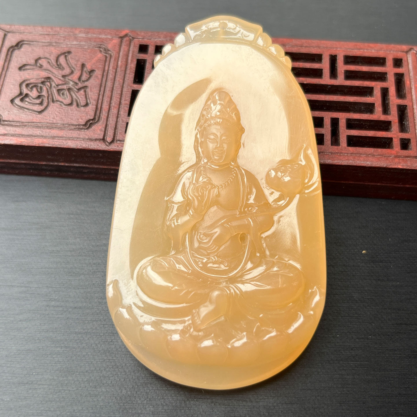 云南纯天然黄龙玉观音吊坠做工精细牌子厚装大气宝器十足配证书