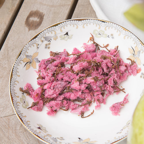 盐渍日本干樱花茶盐浸慕斯蛋糕