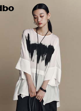 odbo/欧迪比欧原创设计感印花喇叭袖白色T恤女新款宽松上衣