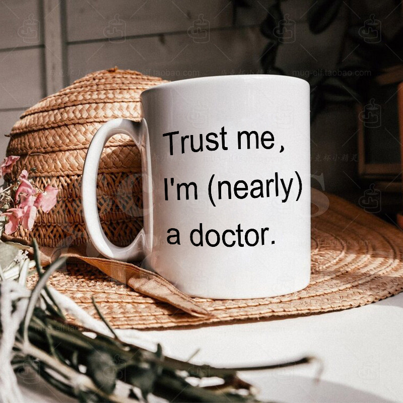 Trust Me, I'm Nearly A Doctor听医生话马克杯水杯杯子诊室礼物