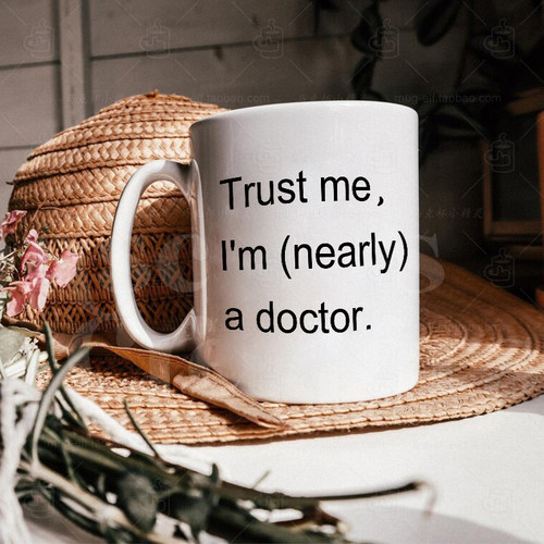 Trust Me, I'm Nearly A Doctor听医生话马克杯水杯杯子诊室礼物