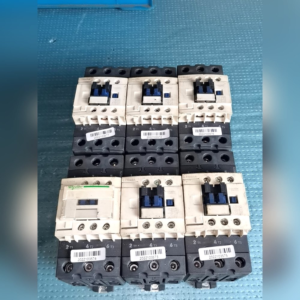 施耐德交流接触器LC1D40A 成色新现货6个 议价