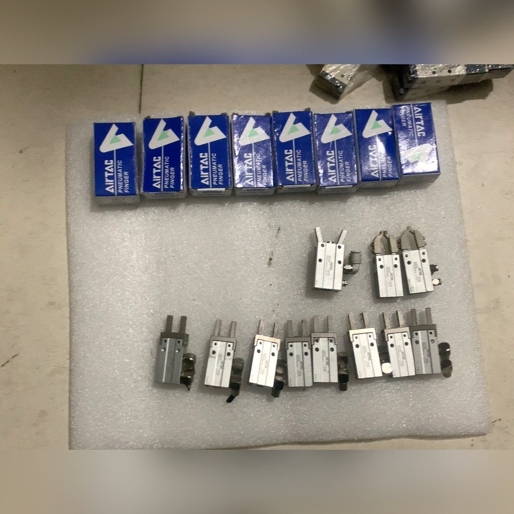 AirTAC亚德客手指气缸HFZ6有八个HFY6有二 议价