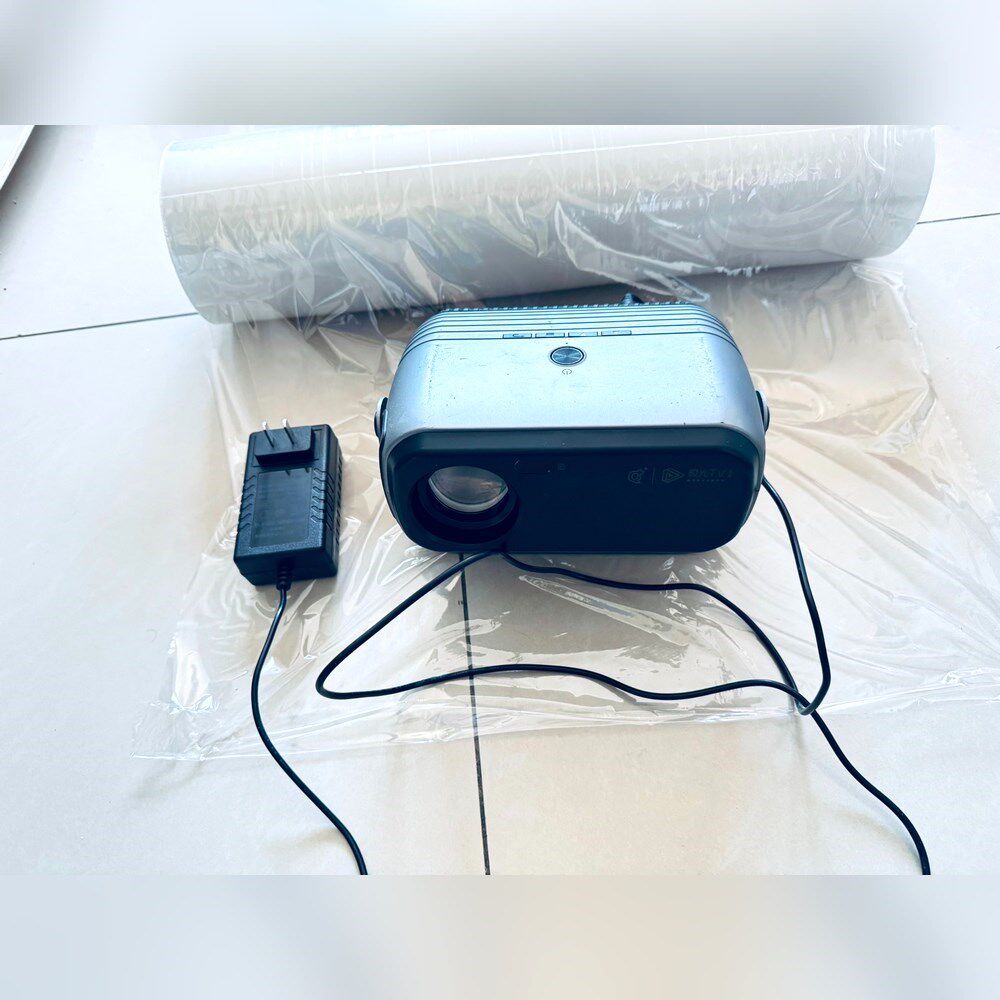 腾讯极光投影仪1080p成色如图有划痕见图片!WIFI 议价