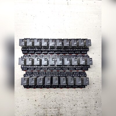 九成新施耐德RXM4LB2P7中间继电器配RXZE1M4C底 议价