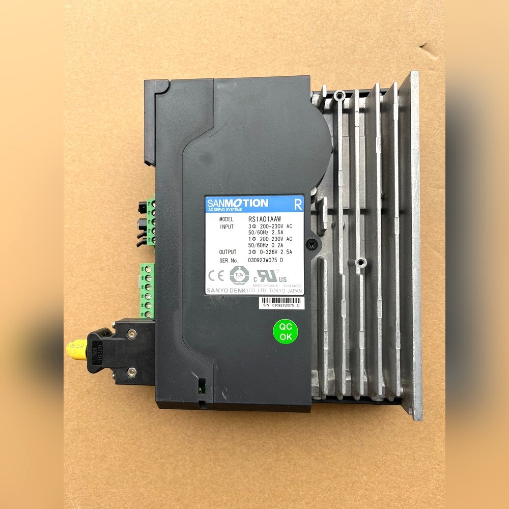 RS1A01AAW伺服驱动器实物如图一手功能正 议价