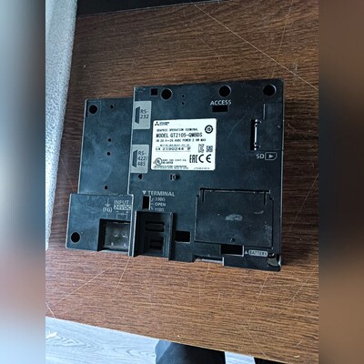 GT2105-QMBDS 三菱触摸屏 闪屏 无拆无修 有能力 议价