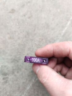 新源轮式挖掘机配件大全机械轮胎75挖机正品保险丝盒插片100A芯片