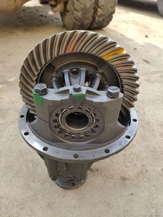 新源轮式挖掘机配件大全机械轮胎挖机正品前桥后桥牙包减速器总成