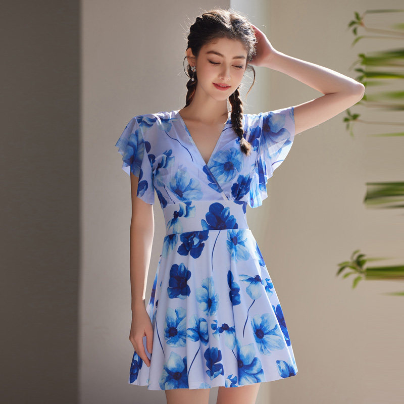 加大码遮肚显瘦裙式连体游泳衣女