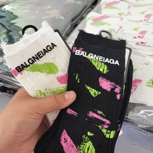 字母烫印破洞多巴胺袜子新款个性