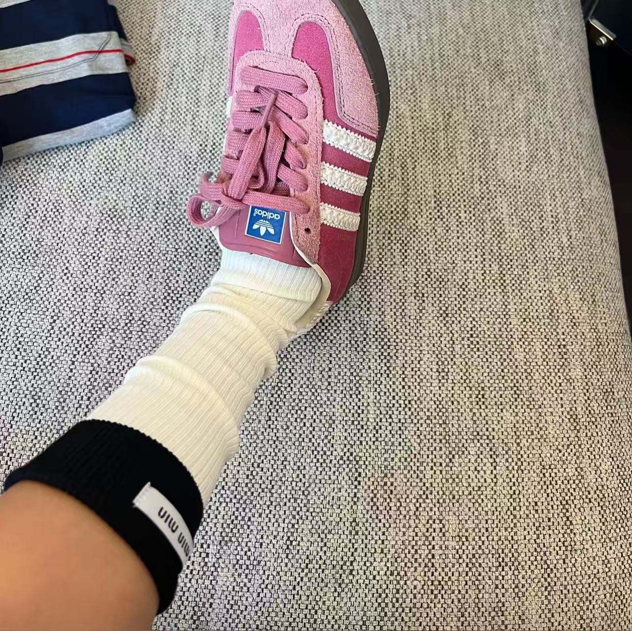 超流行的撞色小腿袜中筒袜