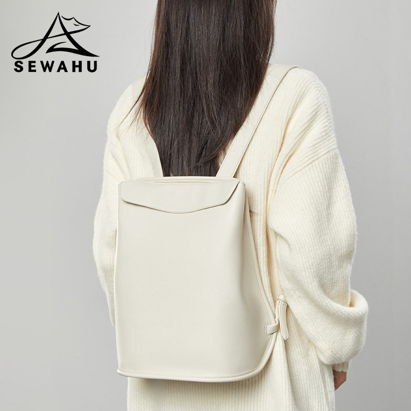 户外女士双肩包2026新款简约皮质旅行休闲背包高级感小众商务书包