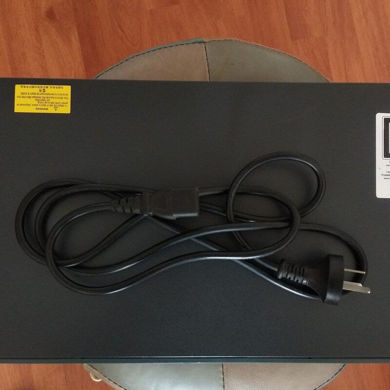 Cisco交换机,型号Catalyst 2960,几乎全新。--议价商品