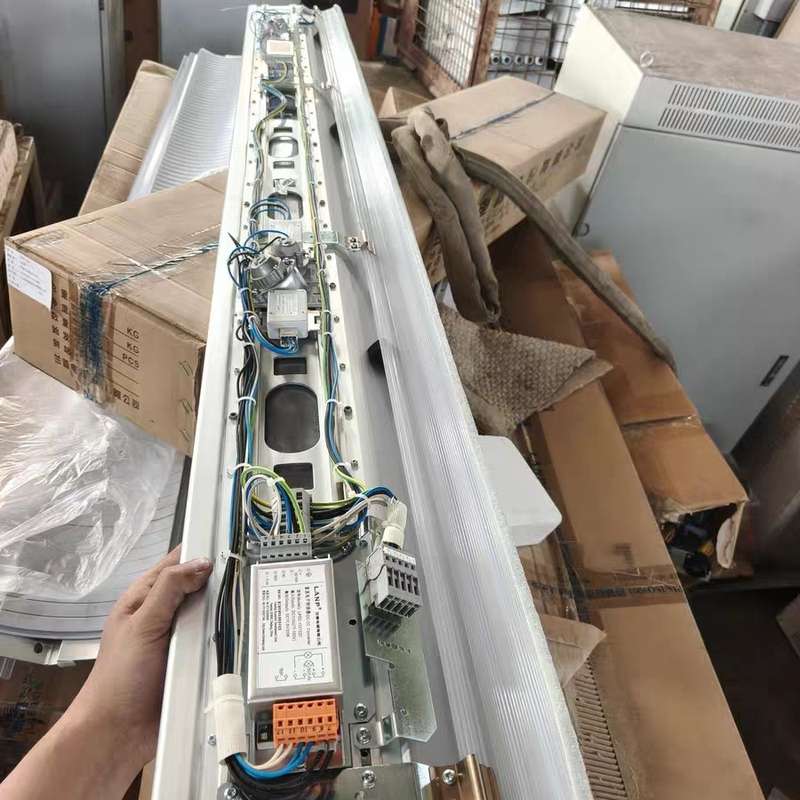 高铁列车行李架轨道灯LCP200-240-000型号,带控制--议价商品