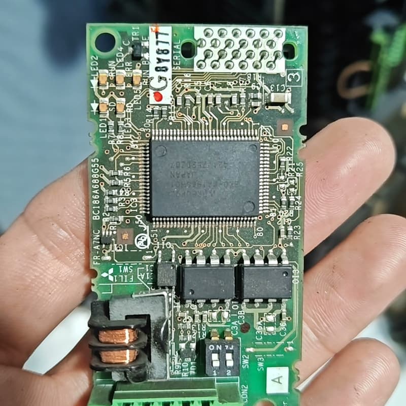 三菱 FR-A7NC 通信卡，二手拆机现实拍功能完好。需要的--议价商