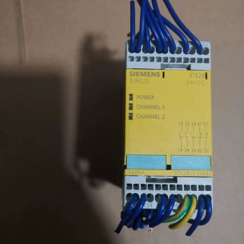 3TK2825-2BB40原装正品西门子安全继电器,配电箱里--议价商品