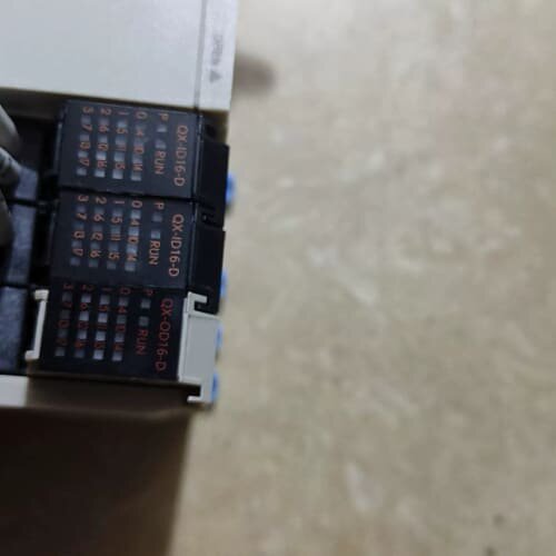 拆机禾川PLC HCQ1-1300-D，功能完好，成色几乎全--议价商品