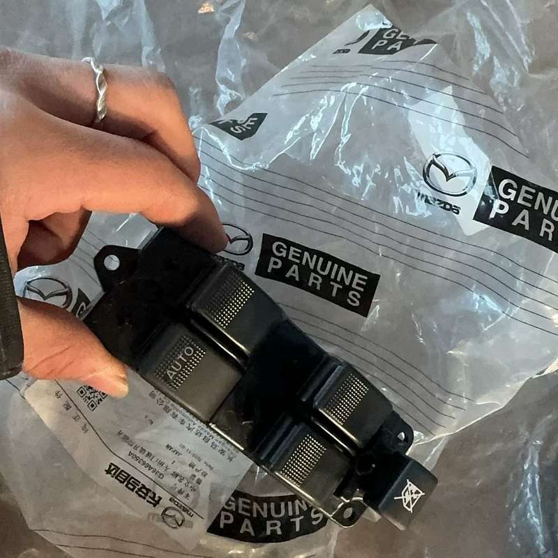 马六老款03 04 05全新日本进口左前升降器开关总成--议价商品