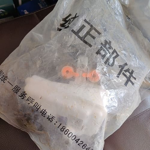 F0老款刹车总泵带油壶原厂进联,库存全新,清仓处理价85元,--议