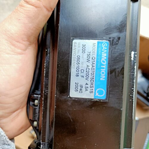 伺服750w Q1AA07075DXS1S+QS1A03--议价商品