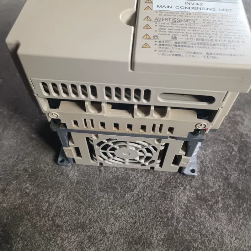 安川变频器CIMR-V7AA23P7 3.7KW 220V三--议价商品