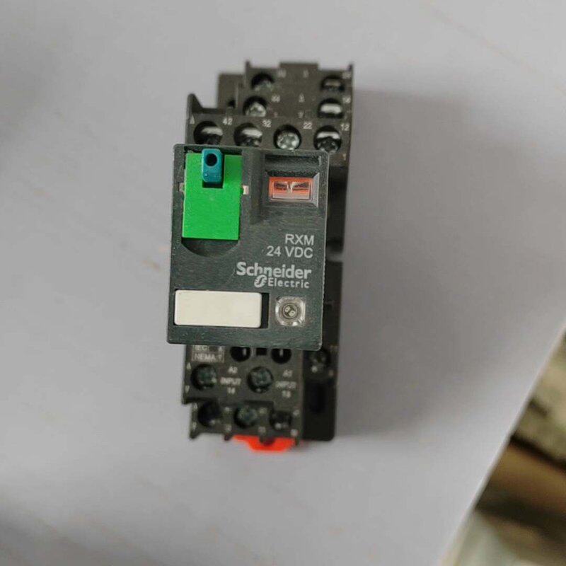 施耐德中间继电器9个打包,型号RXM 24VDC,成色还可以--议价商品